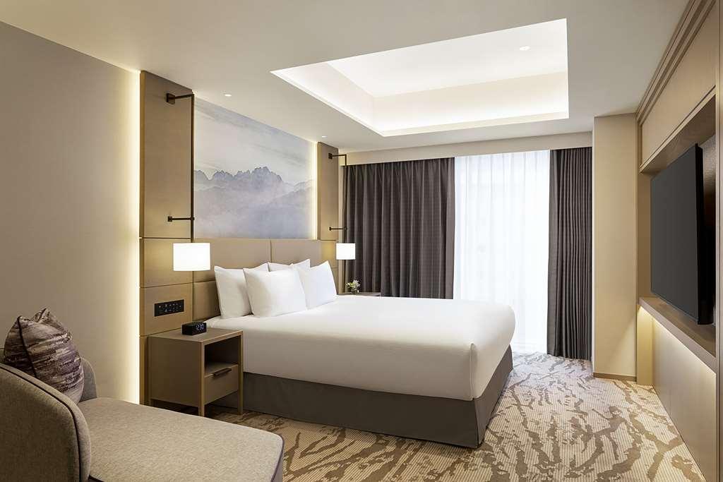Doubletree By Hilton Toyama Hotel Стая снимка