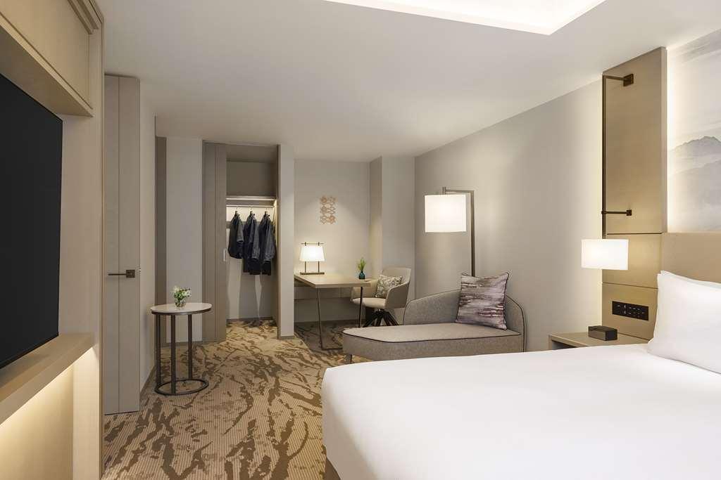 Doubletree By Hilton Toyama Hotel Стая снимка
