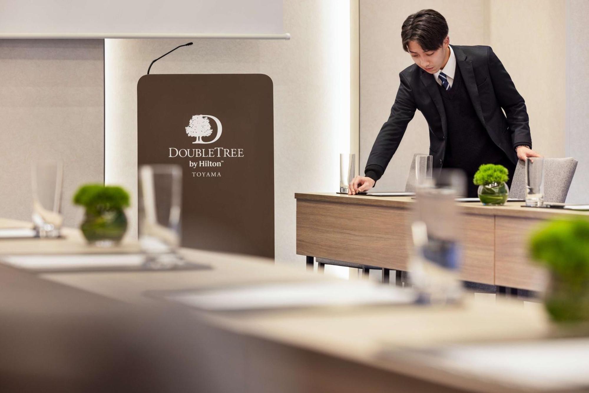Doubletree By Hilton Toyama Hotel Екстериор снимка