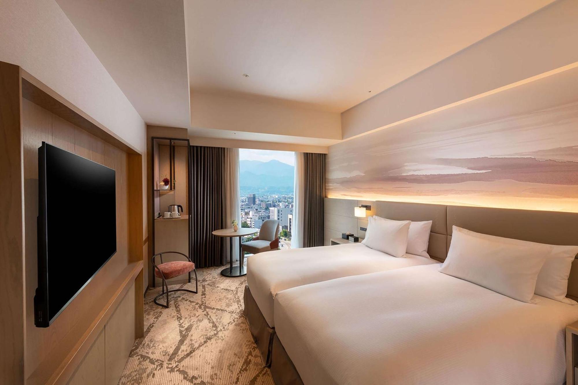 Doubletree By Hilton Toyama Hotel Екстериор снимка