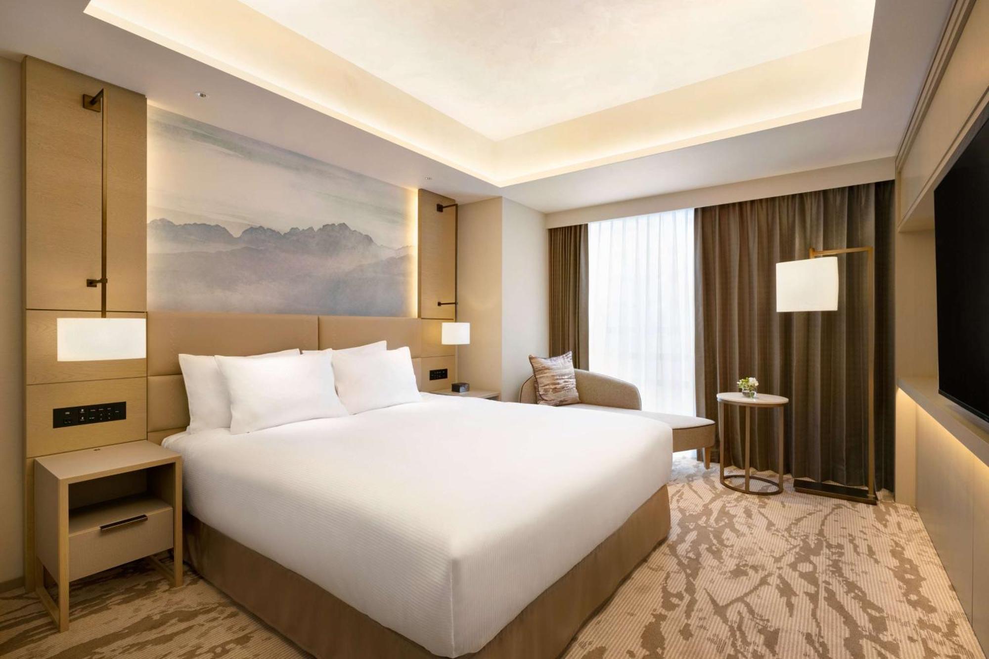 Doubletree By Hilton Toyama Hotel Екстериор снимка