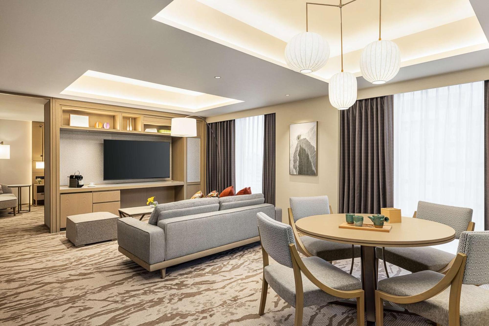 Doubletree By Hilton Toyama Hotel Екстериор снимка