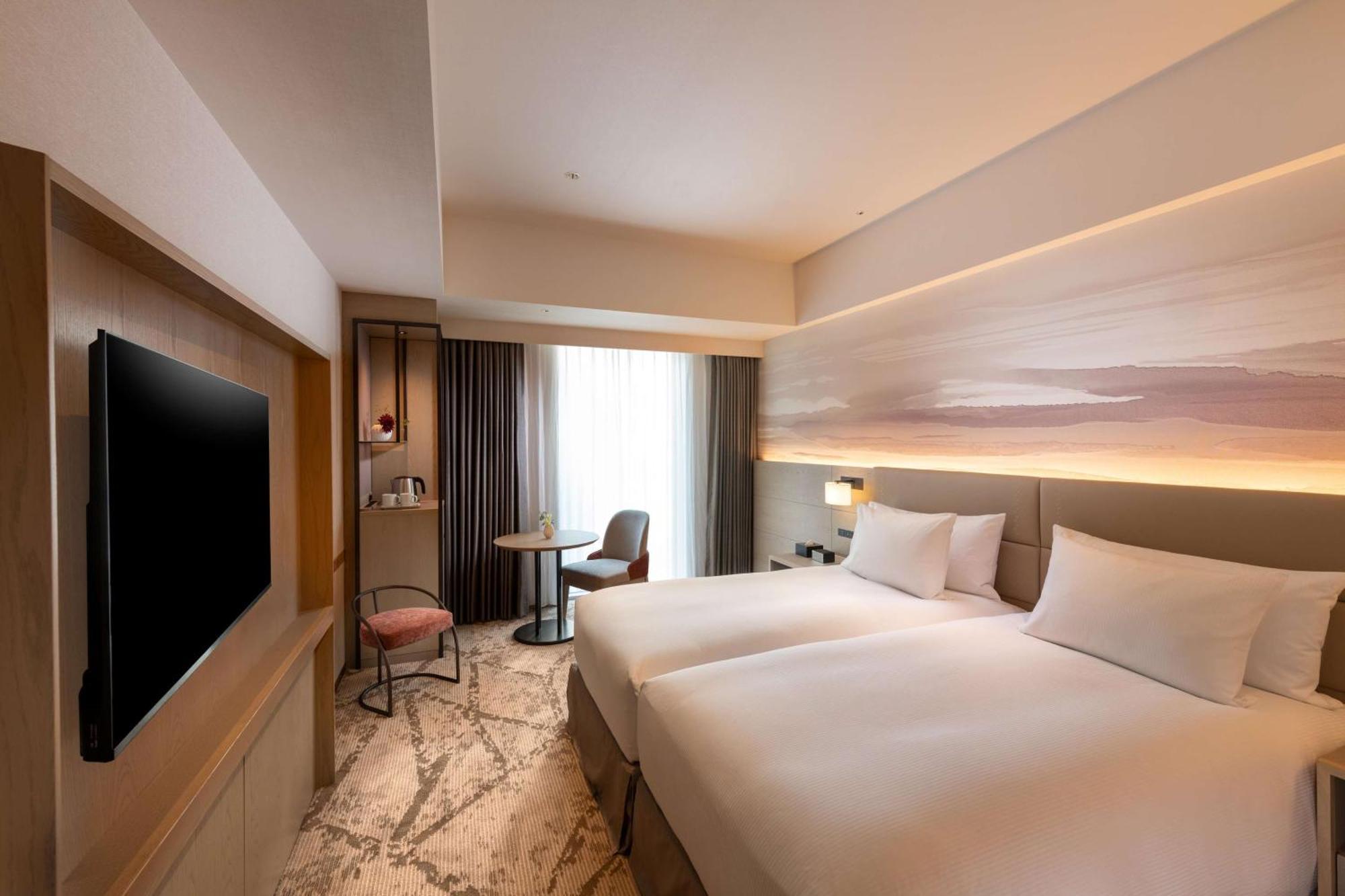 Doubletree By Hilton Toyama Hotel Екстериор снимка
